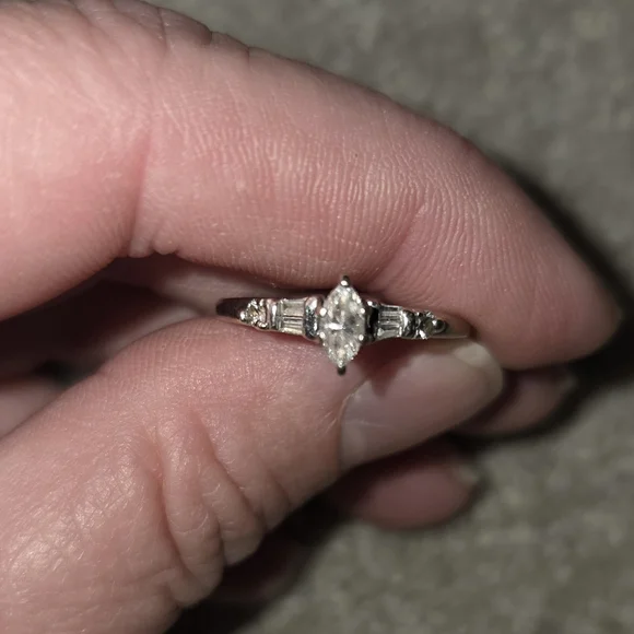 Kay Jewelers Silver Marquise Cut Ring Size 7 - Picture 2 of 5